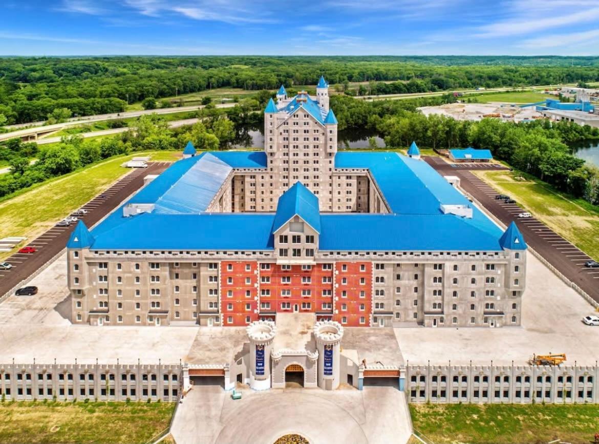 3Br Luxury Suite With Parking At The Grand Castle Grandville Exterior photo